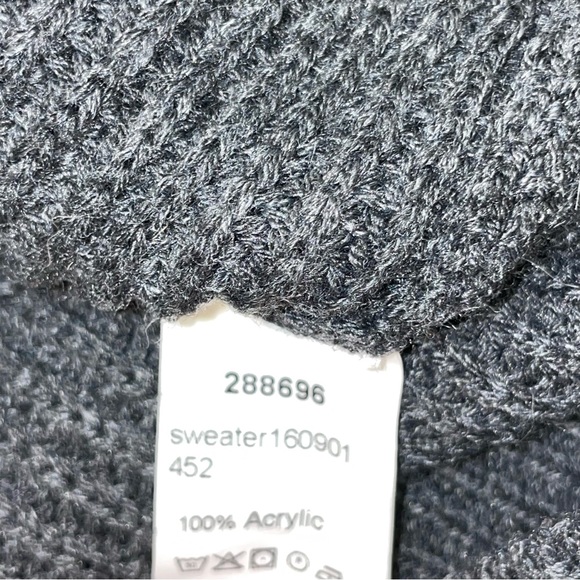 V Neck Sweater Varsity Style - Picture 2 of 9